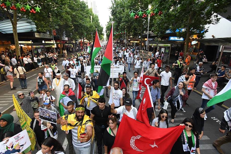 مظاهرة في إستراليا ضد ترامب.