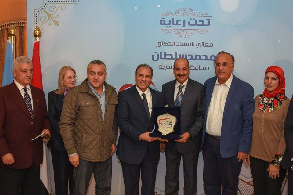 “محافظ الإسكندرية”تقديم الدعم الكامل والتسهيلات اللازمة للأندية بما لايتعارض مع القانون