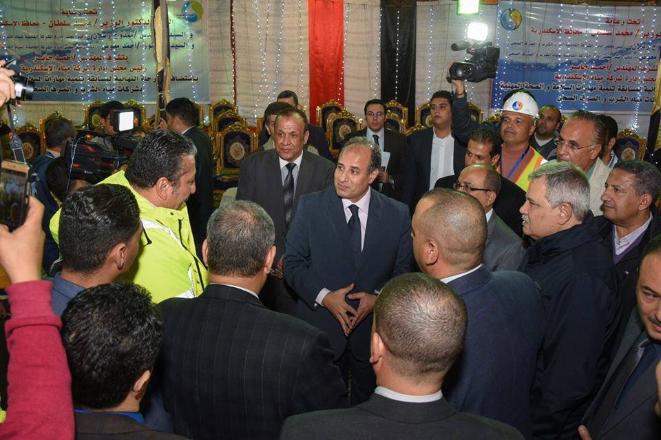 “محافظ الإسكندرية” يؤكد على السلامة والصحة المهنية للعاملين بمياه الشرب والصرف الصحى علي مستوي الجمهورية