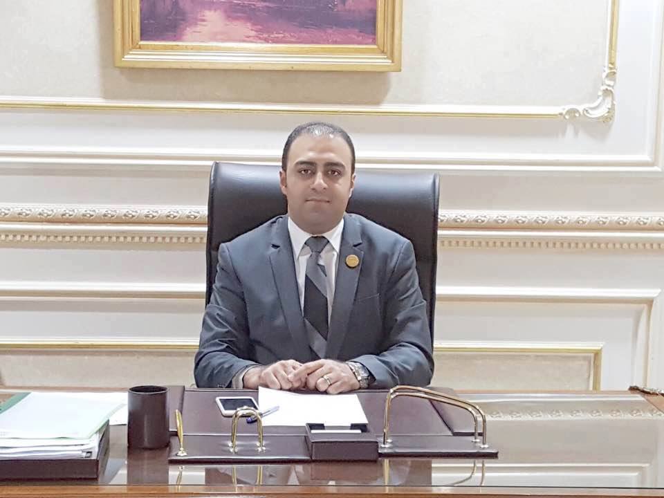 محمد خليفة : يكفى البرلمان شرفا دفاع الرئيس السيسى عنه داخل مصر وخارجها