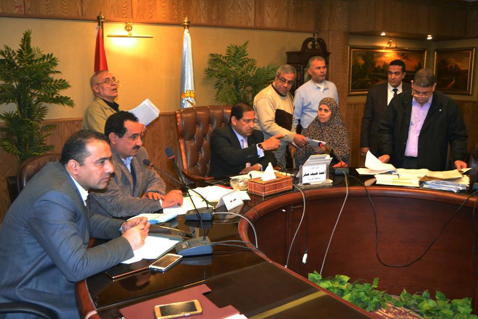 محافظ الغربية يجتمع بالمواطنين ويأمر رؤساء المدن ووكلاء الوزارات بحل مشاكلهم وحسن التعامل معهم