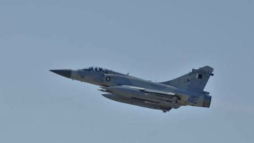 مقاتلات قطريه تعترض طائرة مدنية إماراتية متجهه الي المنامة