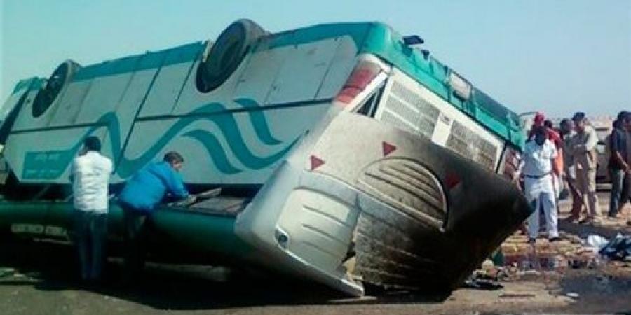 إصابة 18 فى إنقلاب ميني باص بـالعين السخنة