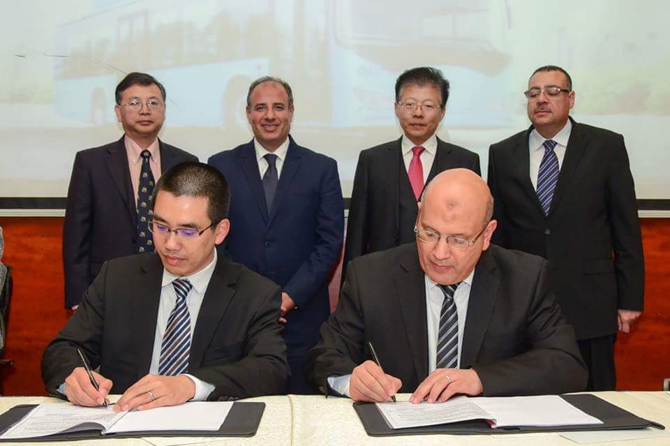 الإسكندرية.. أول مستخدم للاتوبيس الكهربائى فى مصر