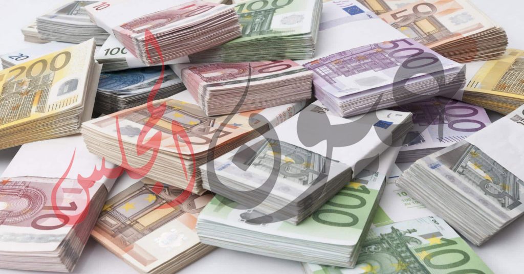 إرتفاع نسبة الدولار إلى 12% لأول مرة منذ أكثر من عامين ..