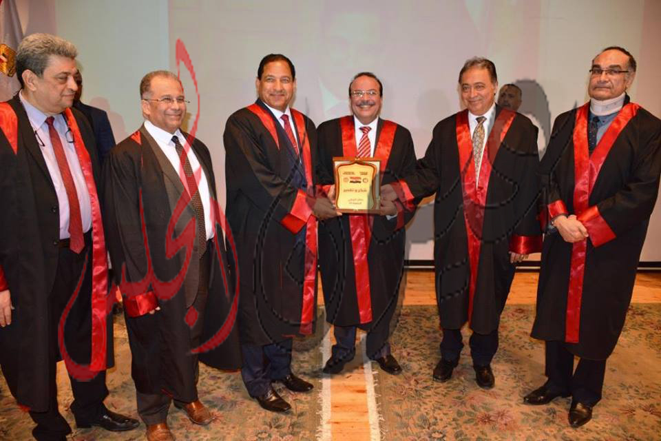 وزير الصحة ومحافظ الغربية يشهدان حفل تخرج كلية الطب الدفعة رقم 48 .