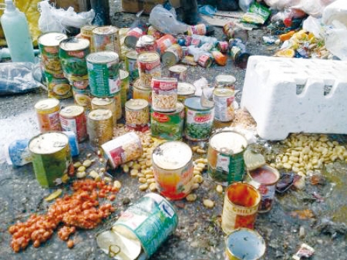 ضبط 3 طن مخلفات بلاستيك و 2000 عبوة مسحوق شراب مجهولة المصدر