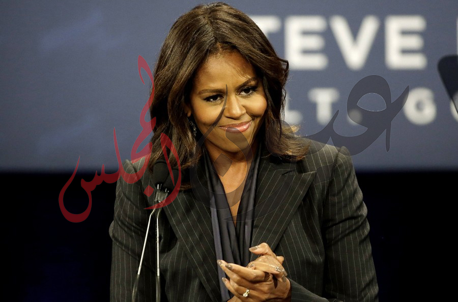 تبدأ ميشيل أوباما جولتها العالمية للترويج عن كتابها. .