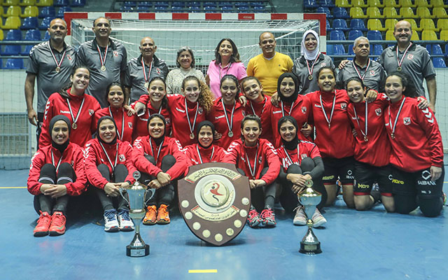 أنسات الأهلي لكرة اليد يفوزن ببطولة الدوري