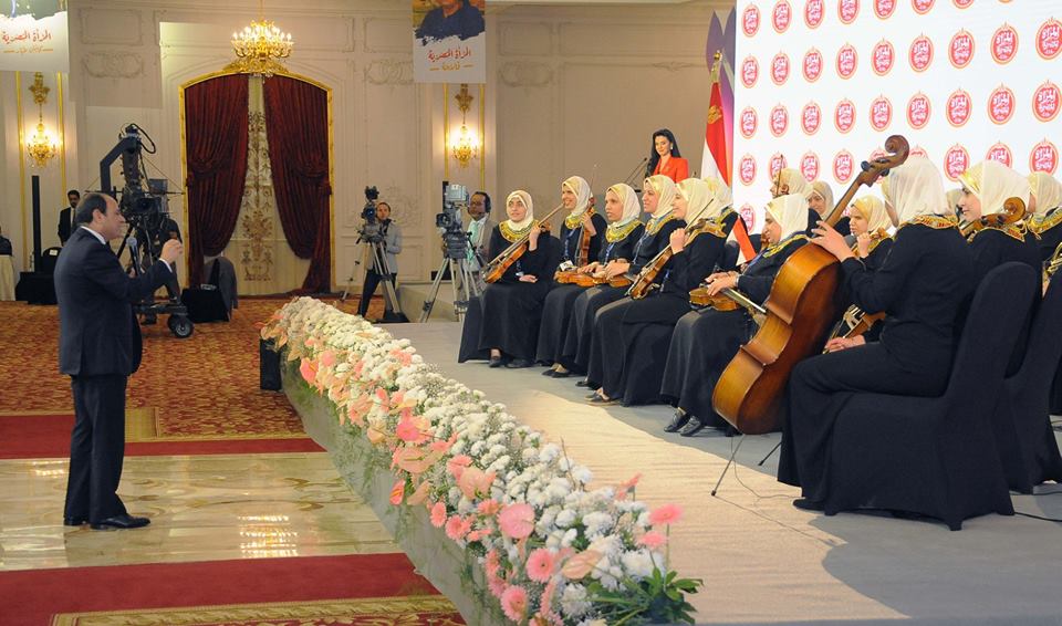 الرئيس السيسي  يشهد إحتفالية تكريم المرأة المصرية والأم المثالية.