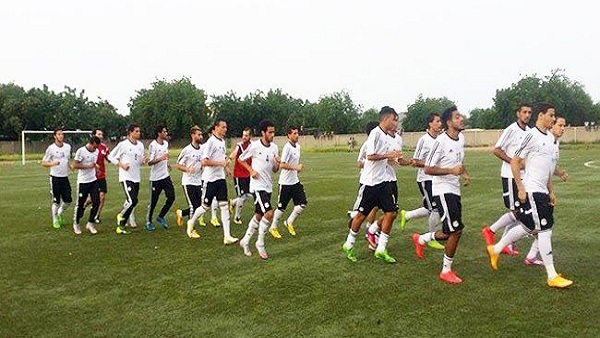 مصر تشارك أمام البرتغال بالزي الأبيض.