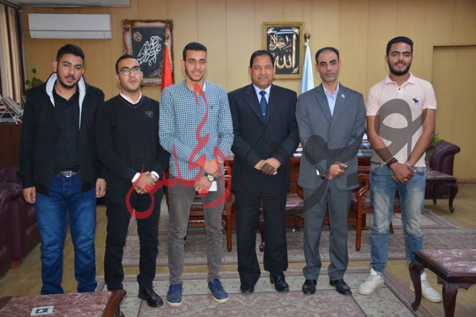 محافظ الغربية يلتقى بوفد من طلاب جامعة طنطا