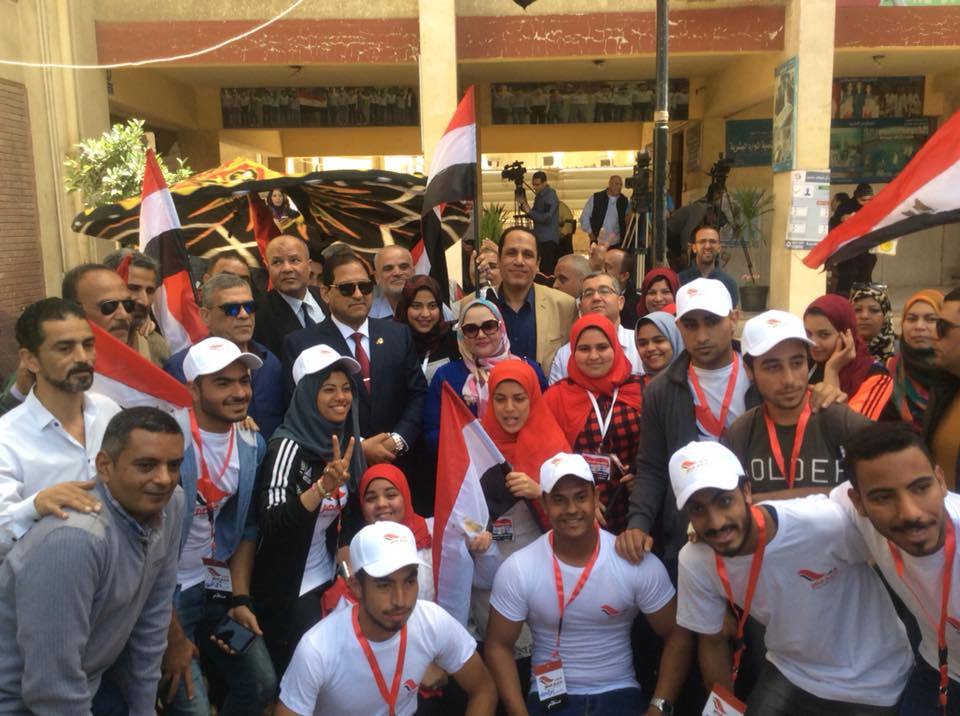 محافظ الغربية:يتفقد لجان الإنتخابات بطنطا ويدلى بصوته