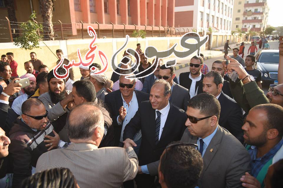 بالصور..سلطان يتفقد العملية الانتخابية بالعامرية أول ويشيد باحتشاد المواطنين
