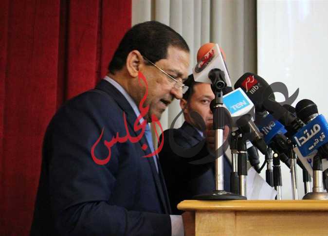 صقر الغربية يبحث خطة مشروعات الطرق بأستثمارات مالية قدرها 42 مليون و383 ألف جنية