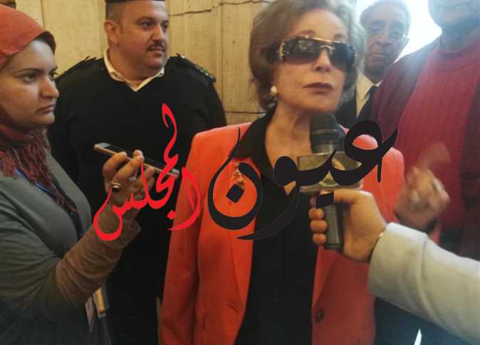 بالصور .. جيهان السادات الوقوف في طوابير الانتخابات أفضل من طابور اللاجئين