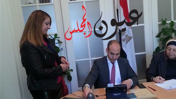 تـوافـد المصـريـيـن بـ بـروكـسل رغـم سـوء الأحـوال الجـويـة