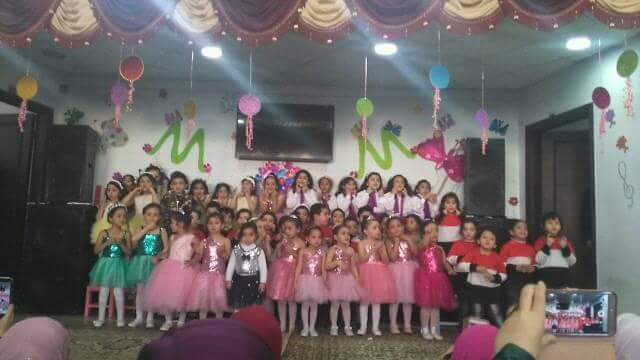 الجنه تحت اقدام الامهات .