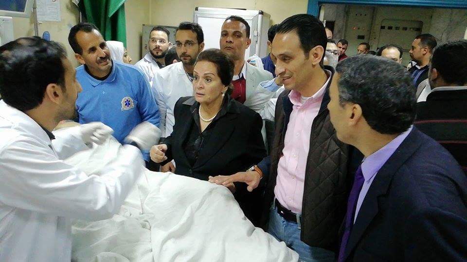 محافظ البحيرة تزور مصابين حادث قطار خط المناشى