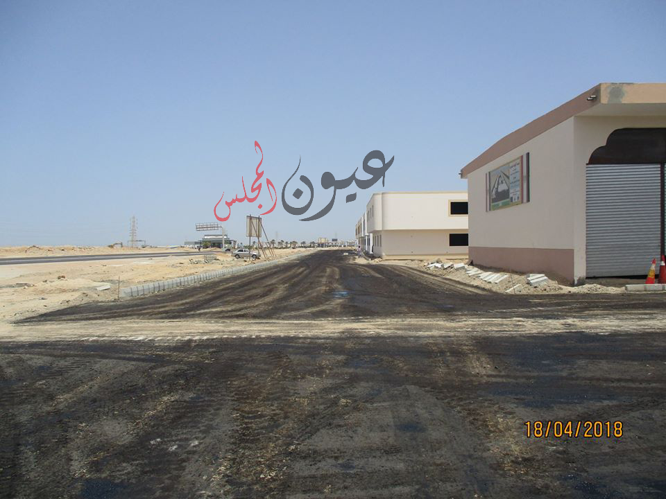 بالصور .. إستمرار أعمال الرصف بمشروع مدينة الحرفيين بالغردقة