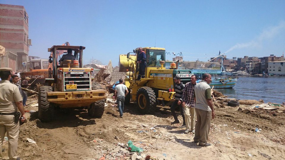 حملة إزالة مكبرة بمدينة الصيادين في راس البر