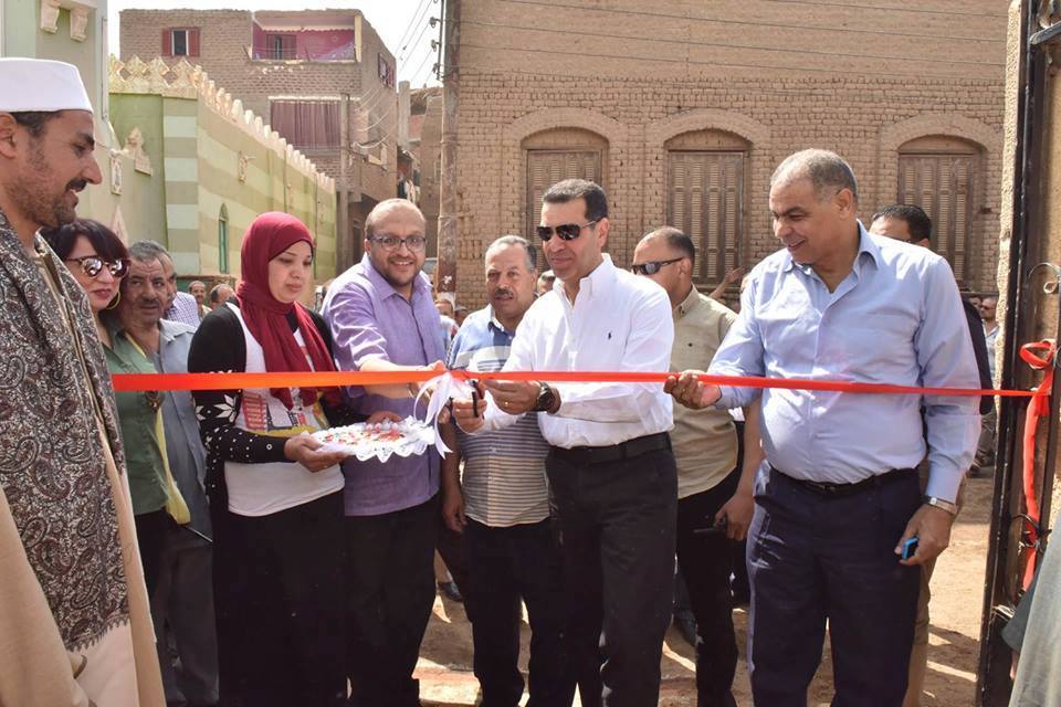 محافظ أسيوط يفتتح ويضع حجر الاساس ويتفقد مشروعات للمياه والصرف الصحي بتكلفة 300 مليون جنيه