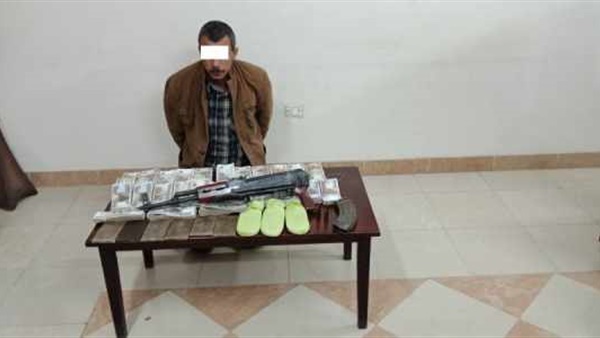 حبس تاجر بحوزتة 3 كيلو حشيش و بندقية ألي بالشرقية.