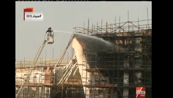 بالفيديو … محاولات قوات الإنقاذ في السيطرة علي حريق المتحف المصري