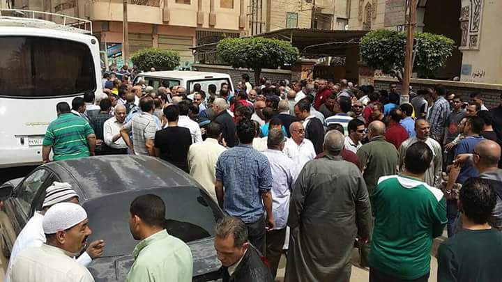 بالصور الرياضيين وجماهير المحلة يشيعون جثمان “الشناوي”