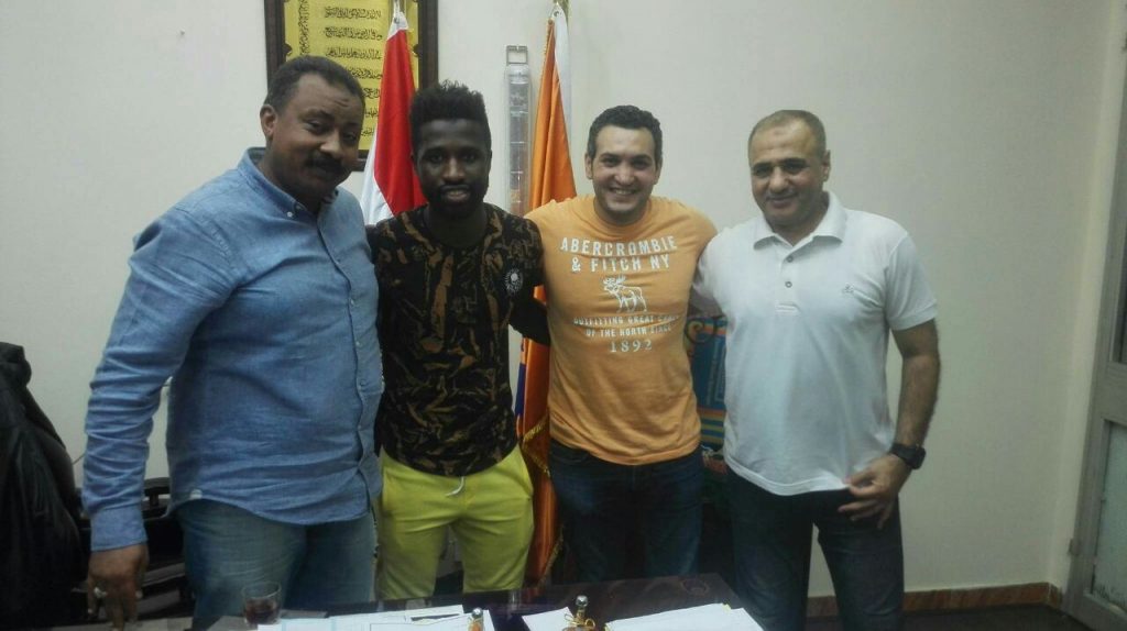 سموحة يتعاقد مع مدافع الشمس