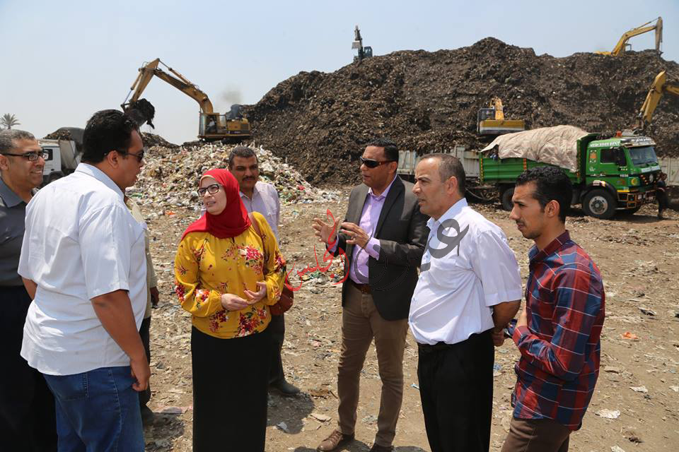 جهاز تنظيم إدارة المخلفات بوزارة البيئة يتفقد أعمال نقل المخلفات بمقلب أبو خريطة بـ شبين الكوم