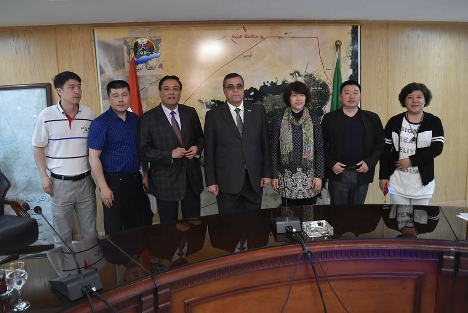 محافظ الفيوم يستقبل وفد منطقة تشين هواي الصينية ويبحثان سبل التعاون المشترك