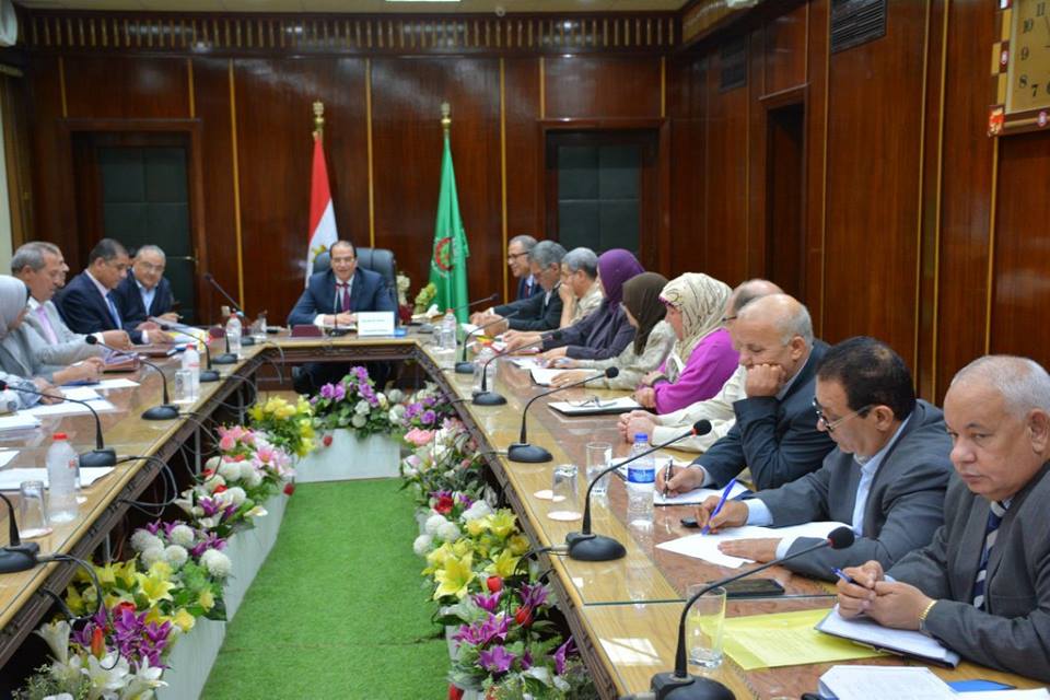 محافظ الدقهلية : ضرورة دفع العمل بكافة مشروعات الخطة في جميع القطاعات بالمراكز والمدن والأحياء للانتهاء