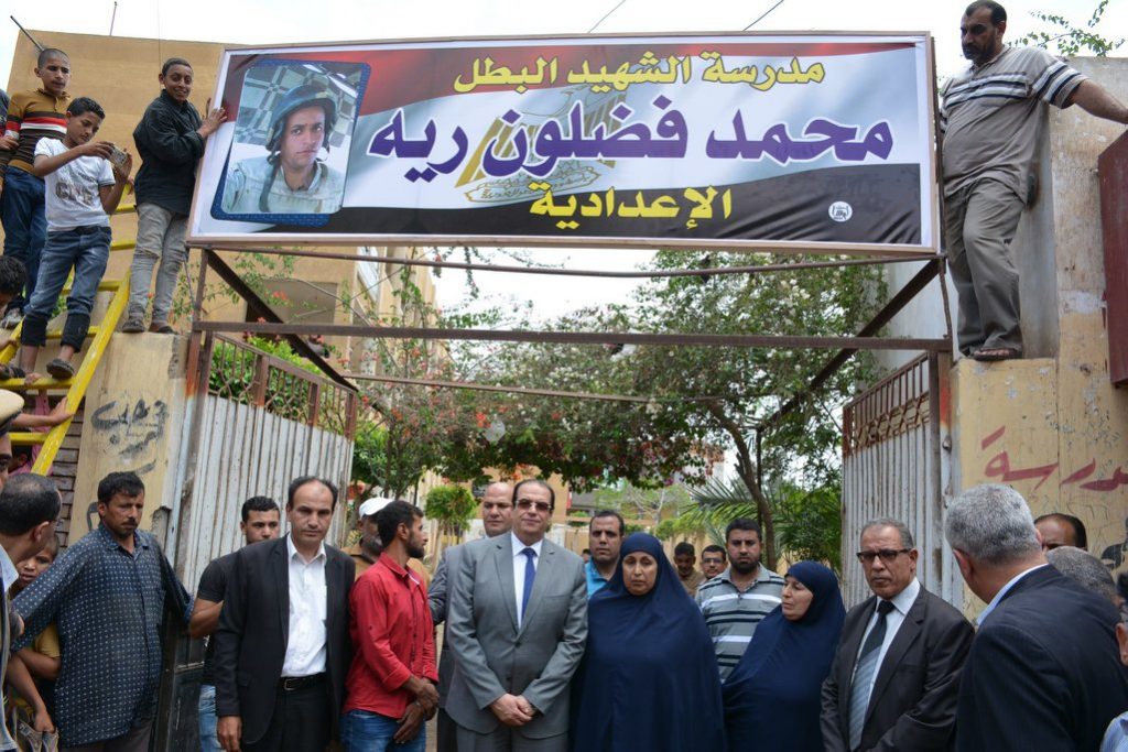 محافظ الدقهلية يقدم واجب العزاء لأسرة شهيد قرية المحلاوي