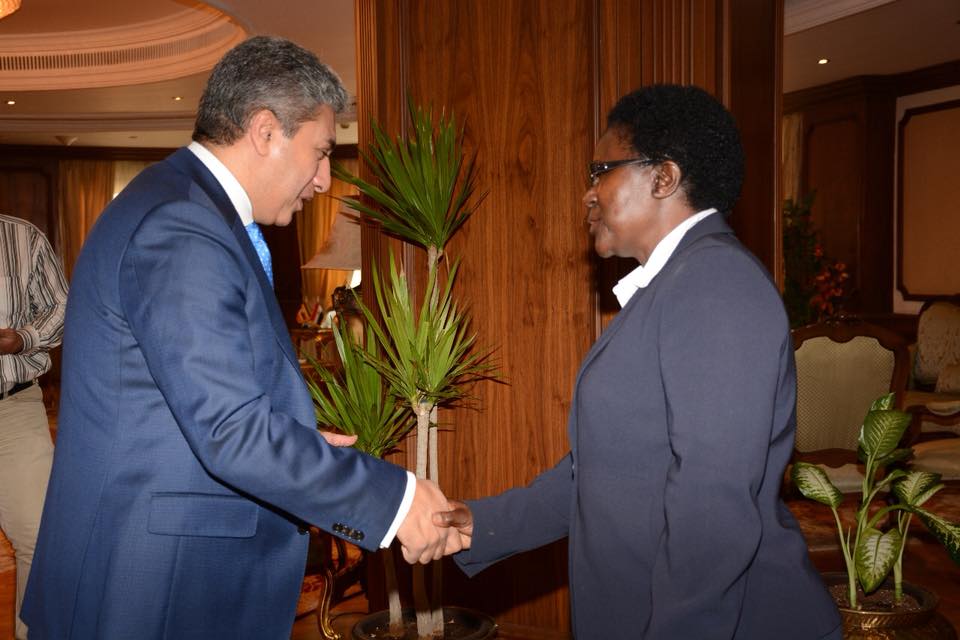 وزير الطيران المدنى يستقبل وزيرة النقل الاوغندية لبحث سبل التعاون بين البلدين