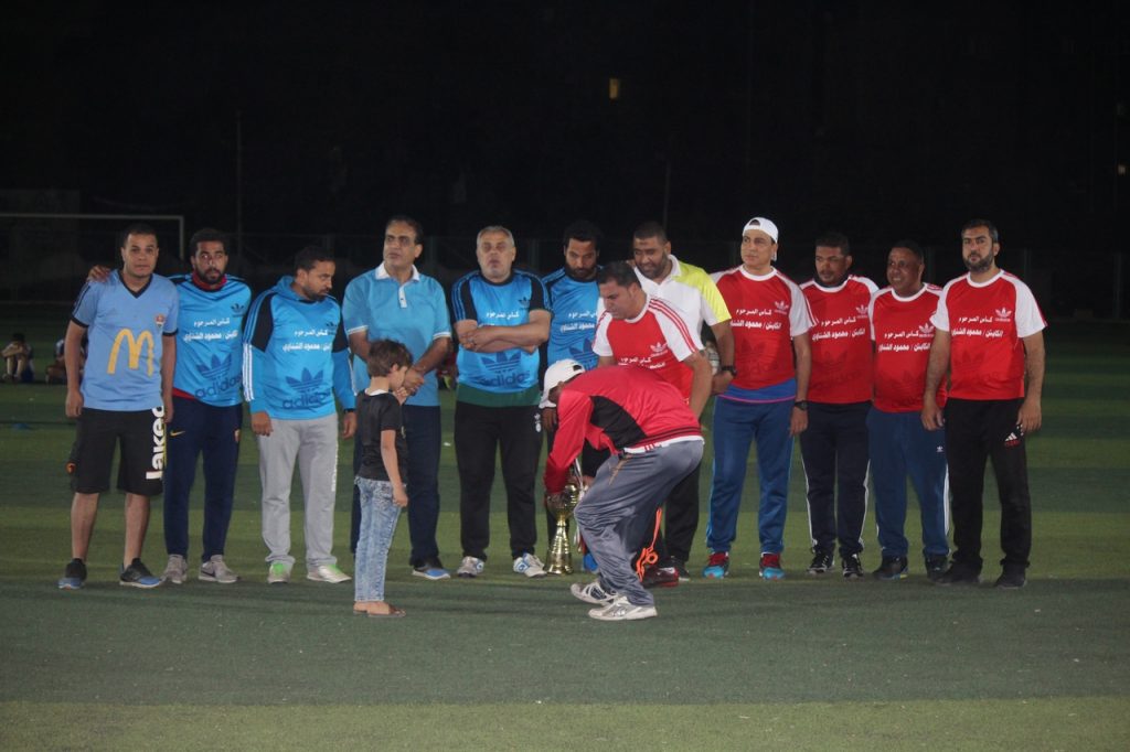 قدامي لاعبي غزل وبلدية المحلة في مبارة تأبين محمود الشناوي بمركز شباب المحلة(صور)