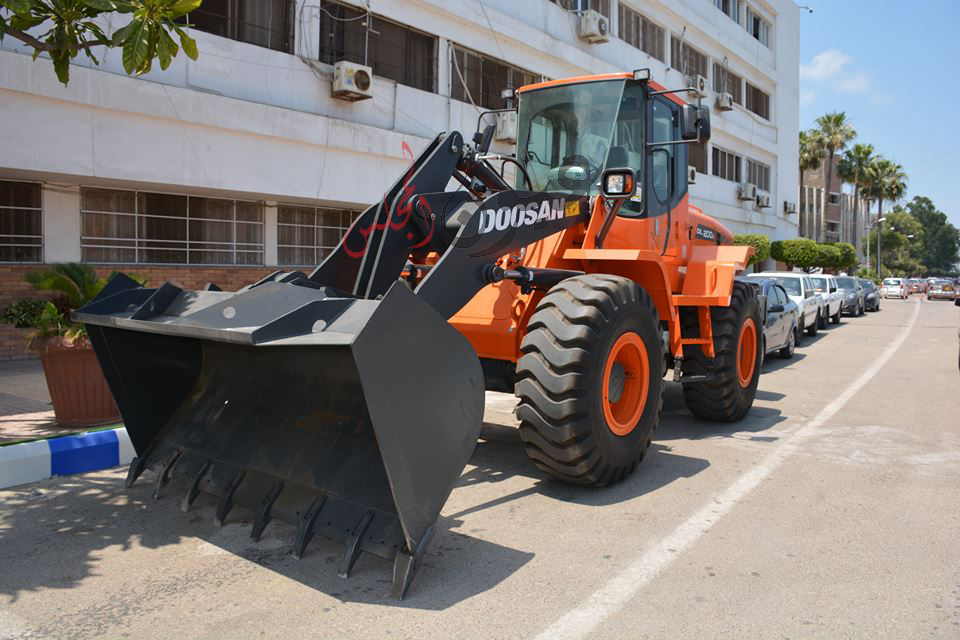 شراء لودر مفصلى بـ  بتكلفة إجمالية ٢.١٥٠ مليون جنيه ٢م٣ لـ مدينة عزبة البرج