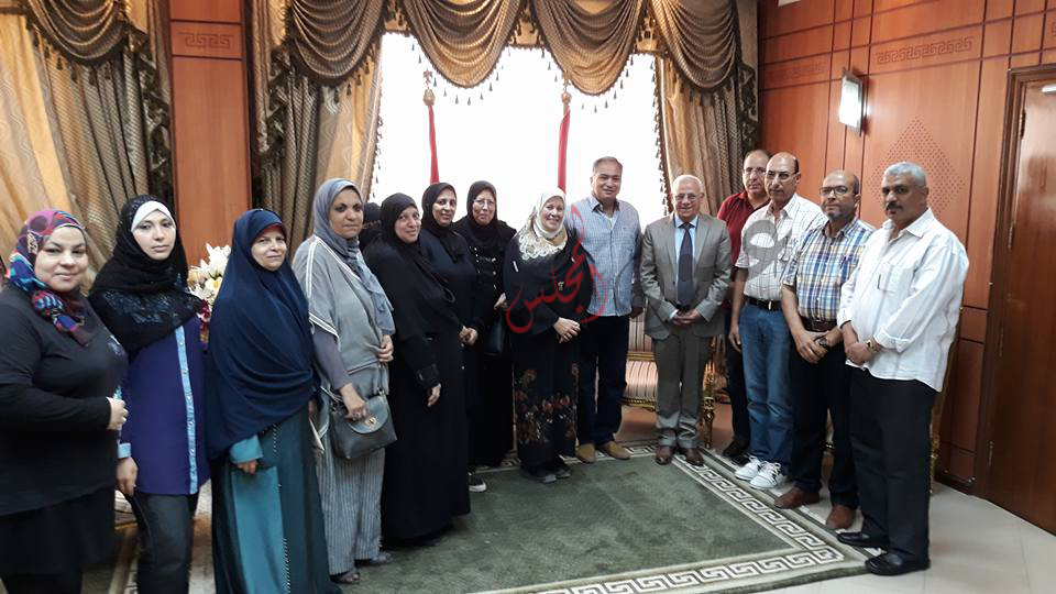 مكافأة العاملين بمركز معلومات ودعم إتخاذ القرار بـ بورسعيد “صور”