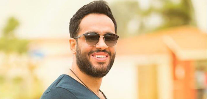 نجاة الفنان “رامى جمال و زوجته” من الموت بعد تعرضهم لحادث سيارة.