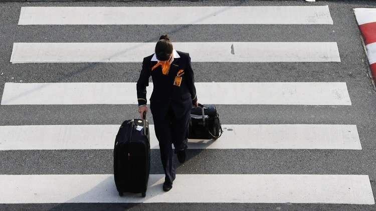 حمله أطلقها رواد التواصل الإجتماعى لمساندة مضيفة طيران بعد طردها من وظيفتها… ولهذا السبب.! (صور)