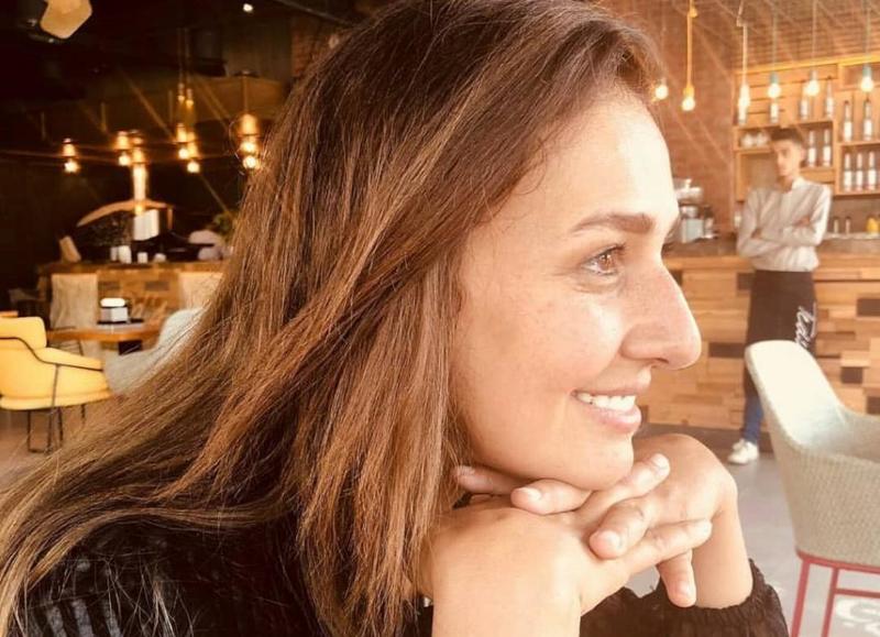 رحيل حلا شيحة عن مصر بعد عقد قران شقيقتها لعدم تلقيها عروض فنية