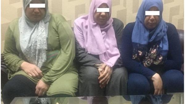 القبض علي ثلاثة سيدات تخصصن في سرقة المشغولات الذهبية