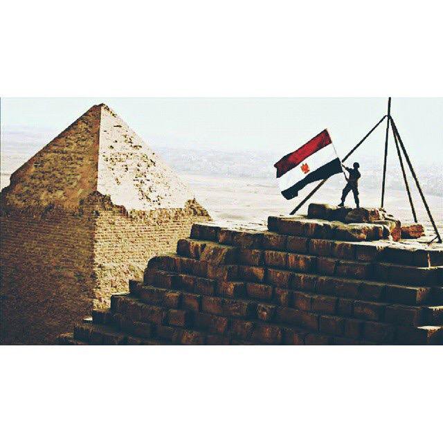 لكل غافل يصف المصريين بالرعاع وجهلة غوغاء لأنهم يؤيدون النظام