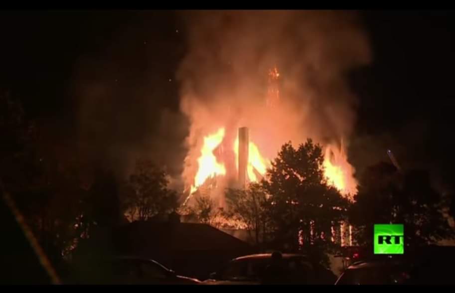 إحتراق الكنيسه المعمدانيه الأولى بولايه ماساتشوتستى الأمريكيه