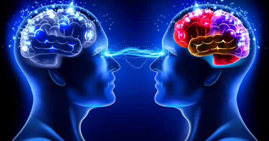 باحثون قاموا بربط ثلاثة أدمغة بشرية للتفكير ووضع الحلول معًا..فهل نجح هذا؟