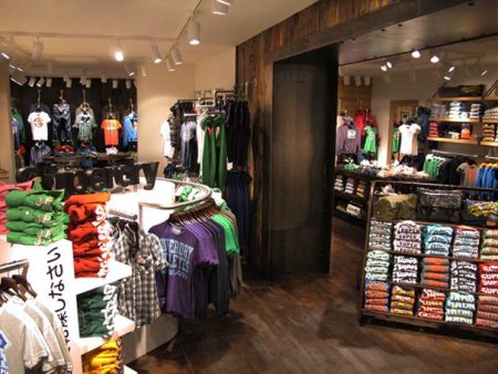 الركود يضرب سوق ملابس الشتاء..