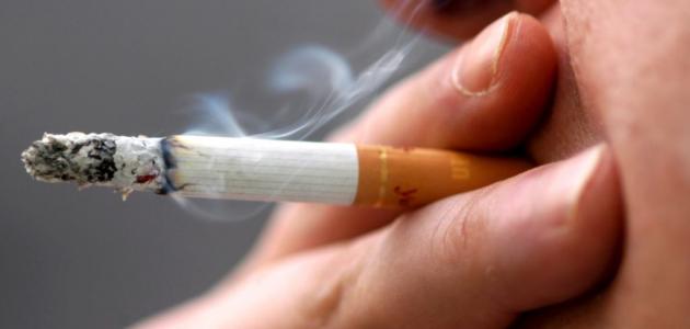 وضع غرامة علي المدخنين في الاماكن والمنشآت العامة