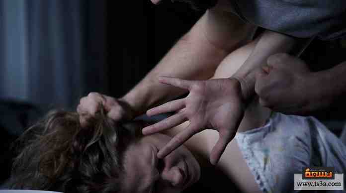 تطلب الخلع من زوجها، والسبب تحطيمه سيارتها.