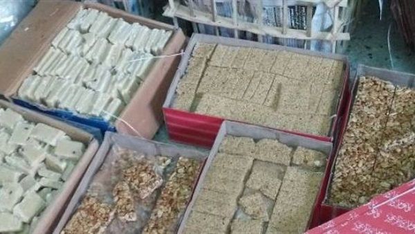 ضبط “طن إلا ربع “حلوى مولد مغشوشة وغير صالحة بأسوان