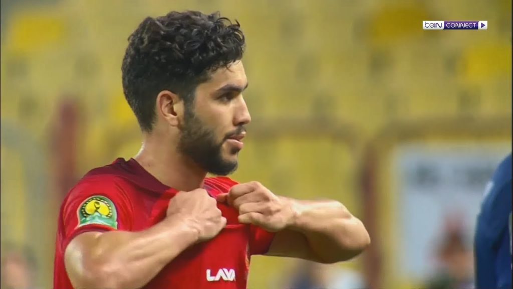 ماذا ينتظر أزارو بعد حادثة شق القميص؟